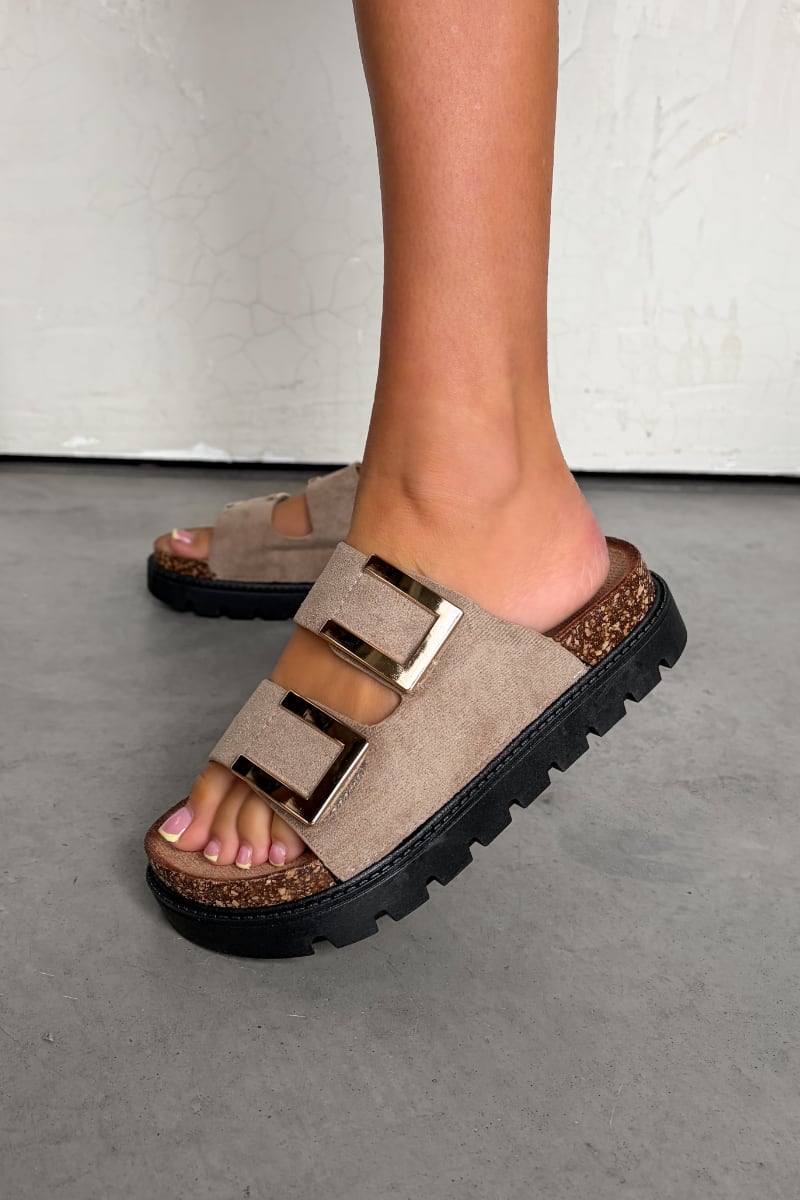 Sandalias Diana con Hebilla Dorada