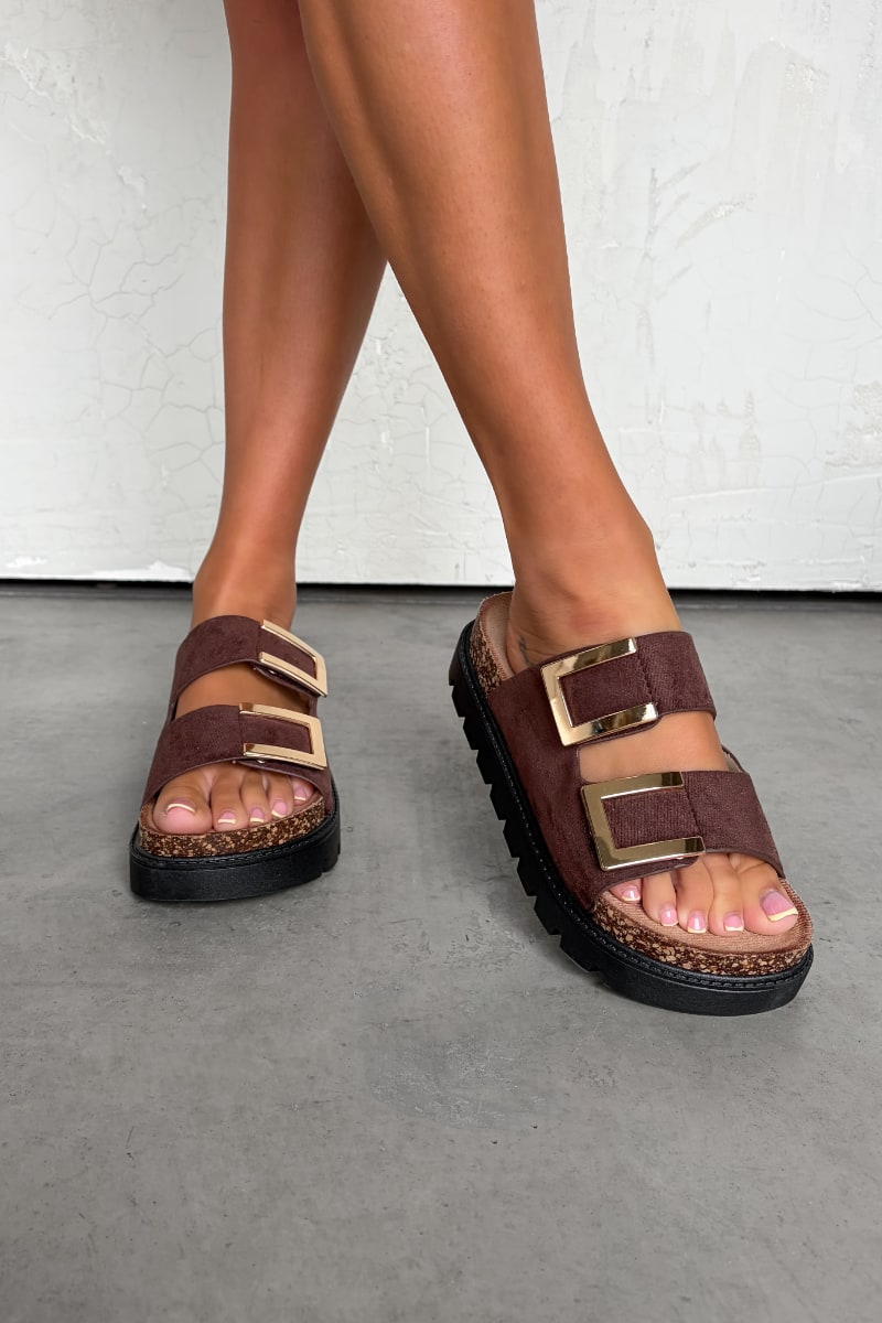 Sandalias Diana con Hebilla Dorada - Marrón