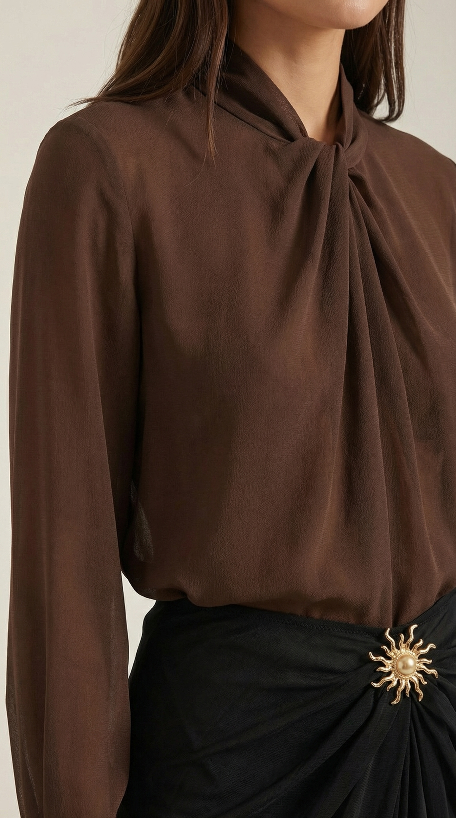 Blusa Clara con Cuello Alto Drapeado