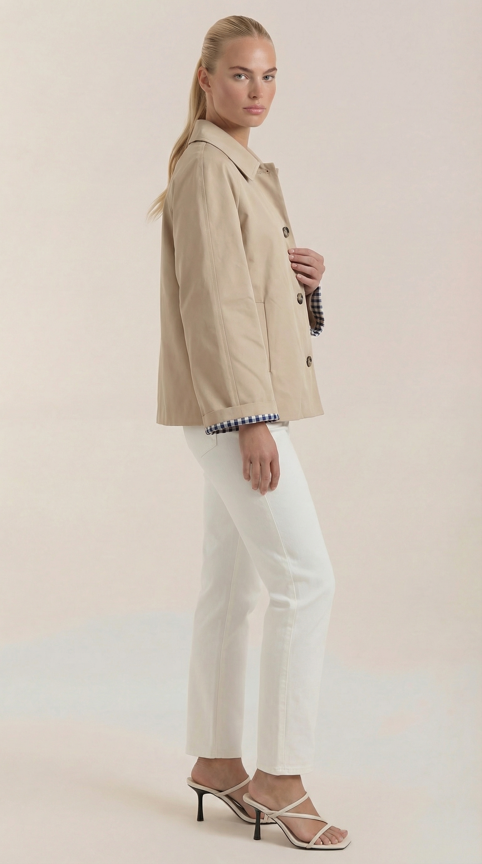 Chaqueta Lindsay con Cuello Camisero y Botonadura