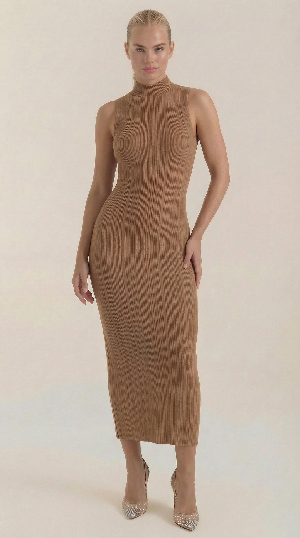 Vestido Maxi Sonia Ajustado con Cuello Alto