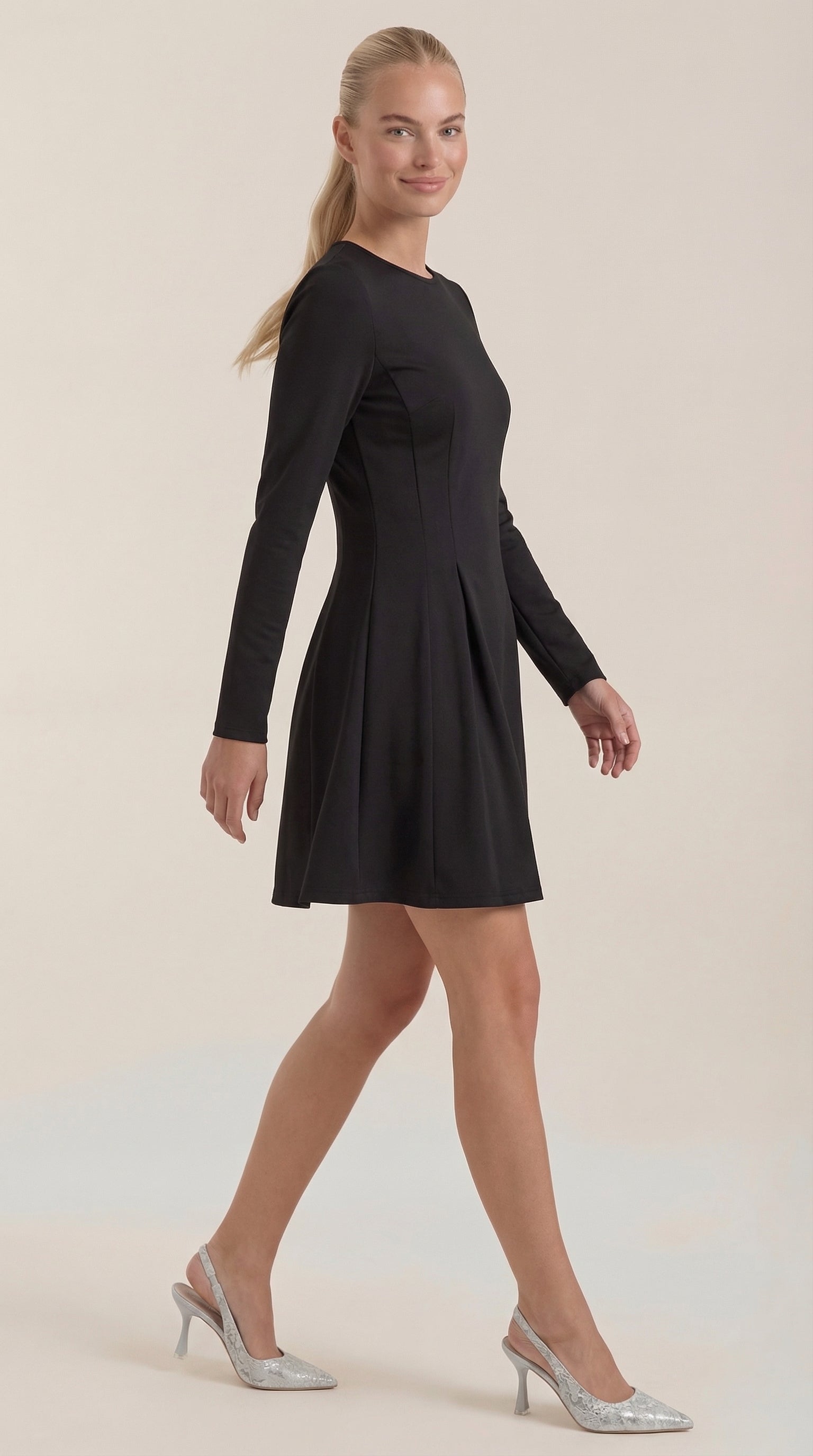Vestido Mini Ebony con Cuerpo Entallado