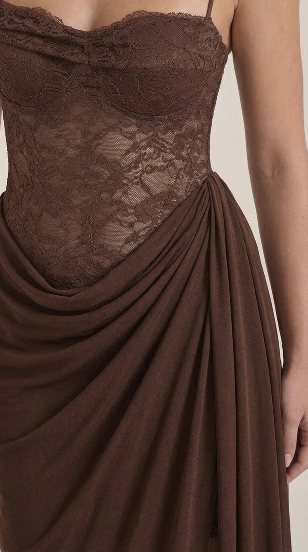 Vestido Maxi Giselle de Encaje con Corsé y Un Hombro